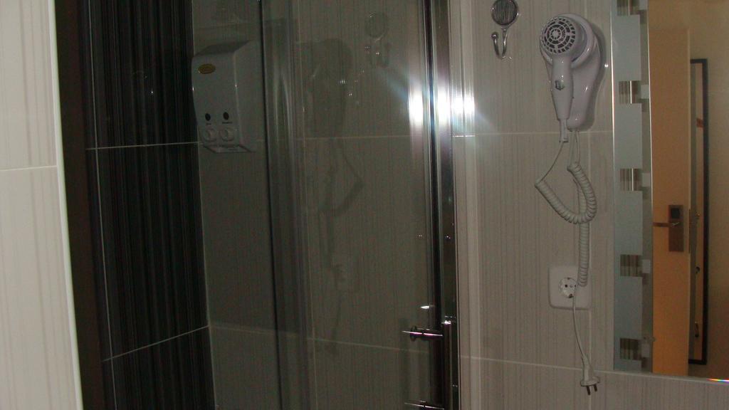 Hostal Jq Madrid 1 Exterior photo