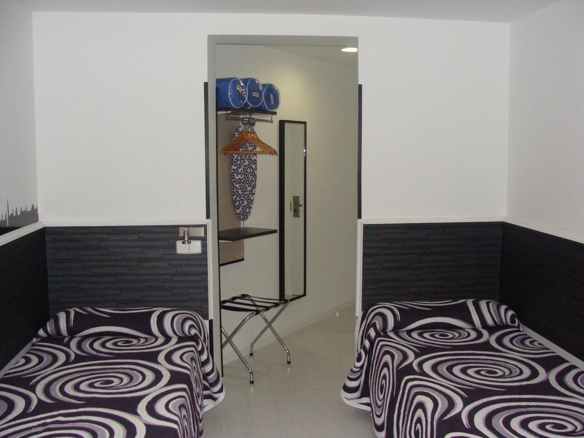 Hostal Jq Madrid 1 Exterior photo