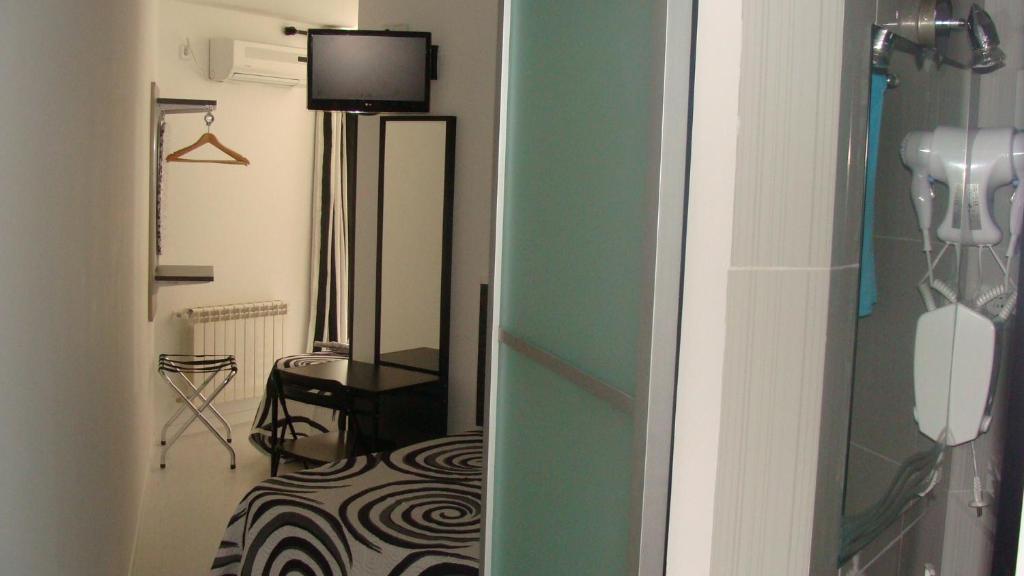 Hostal Jq Madrid 1 Room photo