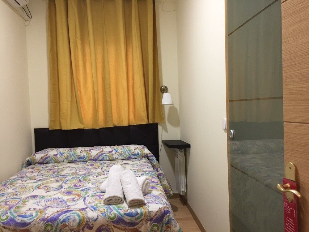 Hostal Jq Madrid 1 Exterior photo